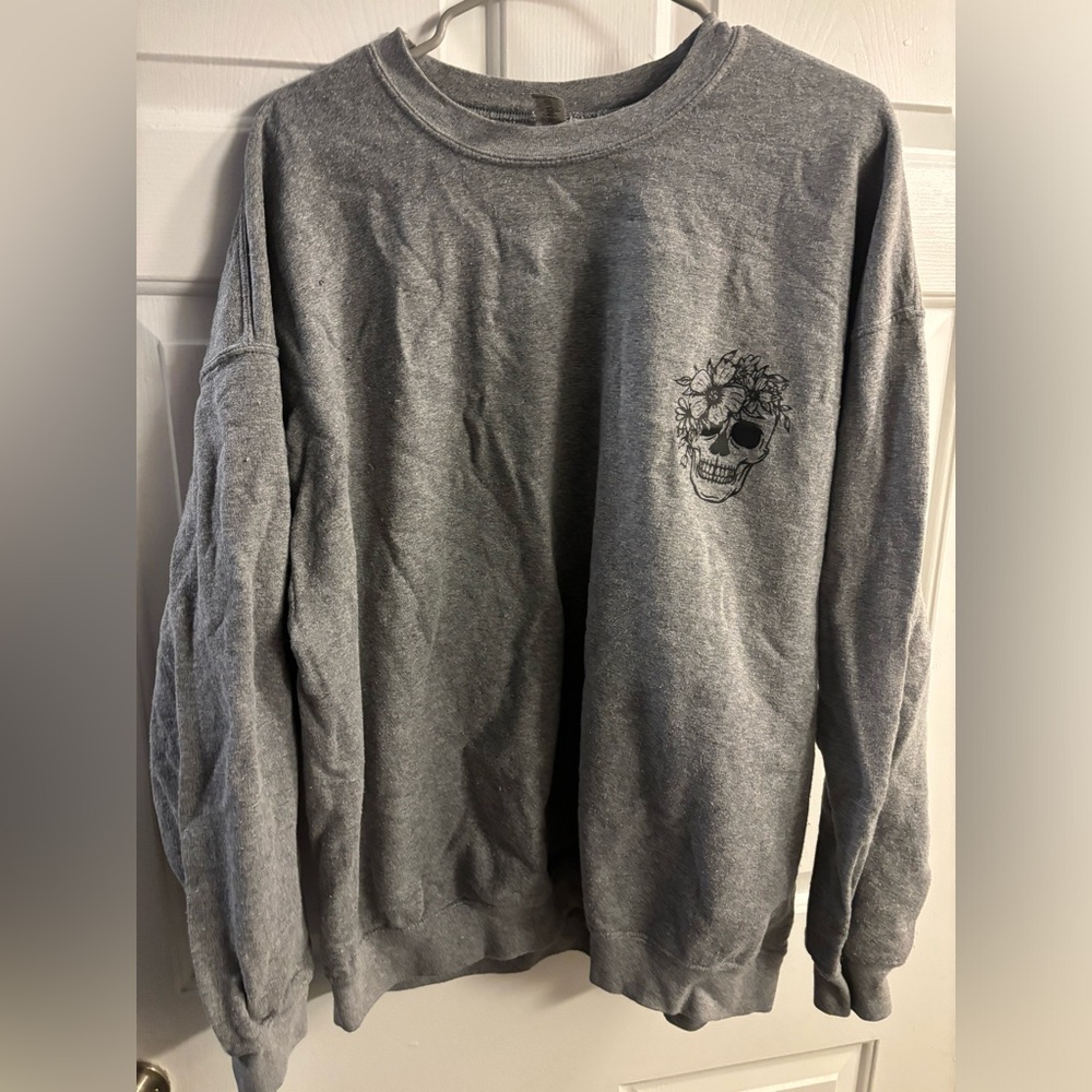 EUC 2X Floral Skull Sweatshirt